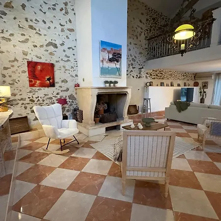 Villa La Narbo Martius Ornaisons